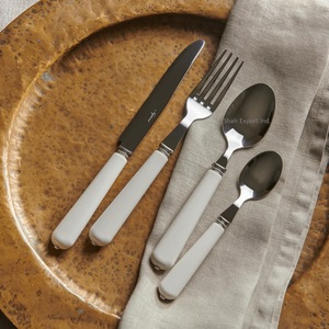 Ensemble de couverts en métal fini argent fait main avec poignée en résine blanche pour la maison et la table de mariage ensemble de couverts décoratifs - Product Image 1