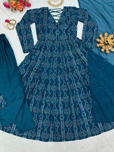 Traje Anarkali de último diseñador de Fab Zone Faux Georgette con hilo de secuencia Trabajo Ropa india y pakistaní - Product Image 4