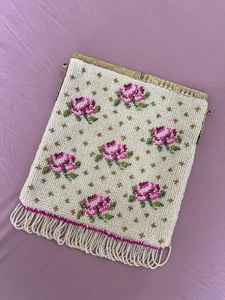 กระเป๋าแฟชั่นไมโครไฟเบอร์ปักลายสวยงาม กันน้ำ สายสะพายไหล่ งานแฮนด์เมด คุณภาพพรีเมียม ทนทาน สำหรับคอลเลคชั่นบูติก - Product Image 4