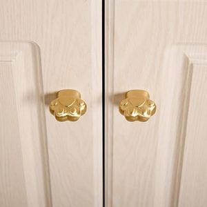 Perilla de Cajón de Latón con Forma de Pata de Gato, Herraje Decorativo para Muebles de Gabinete, Diseño Elegante y Juguetón, Venta al por Mayor - Product Image 1