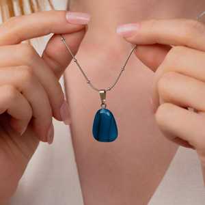 Elégant collier délicat en agate bleue fait à la main avec pierres précieuses naturelles pendentif ras du cou bijoux de guérison spirituelle - Product Image 1
