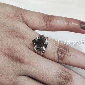 Bague en argent sterling 925 pour femme, avec pierre brute naturelle de quartz fumé, sertie en croix, idéale pour Noël, vente en gros - Product Image 4