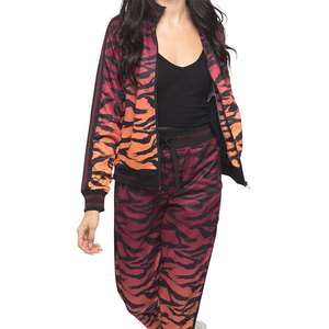 Ensemble de survêtements pour femmes avec logo brodé personnalisé Ensemble de survêtements de fitness deux pièces assortis Ensemble de survêtements pour hommes de sublimation - Product Image 6