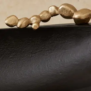 Plateau décoratif de Noël rectangulaire en aluminium gravé à la main, design zen asiatique, pour cadeaux haut de gamme - Product Image 6