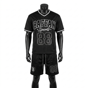 Ensemble short de basket-ball en mesh polyester noir, col en V côtelé, strass, transfert thermique, logo d'équipe personnalisé, uniforme pour hommes. - Product Image 3