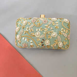 Pochettes brodées en gros femmes pochettes en vrac faveurs de mariage indien soie brute femmes sac à main à BAS PRIX PAR ARTISANAT DE LUXE - Product Image 5