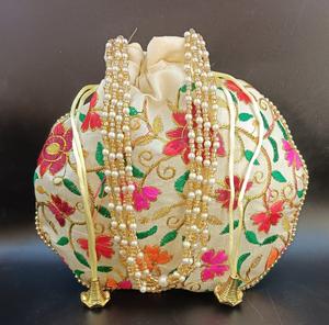 Bolso Potli Indio Hecho a Mano para Mujer, Bordado con Espejo y Perlas, Bolso Étnico para Fiesta, Bolso de Novia, Bolsa para Joyas - Product Image 4