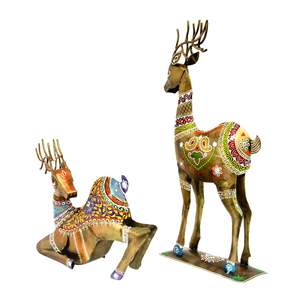 ชุดกวางนั่ง 2 ตัว ทำจากเหล็กทาสีคุณภาพสูงจากอินเดีย สำหรับตกแต่งในพื้นที่ที่มีประเพณีดั้งเดิม แรงบันดาลใจจากงานฝีมือดั้งเดิม - Product Image 1