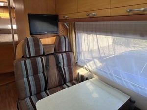 Minicaravana Familiar 2009, Autocaravana de 46 Plazas para 8 Personas, Camper Económico con Baño Disponible - Product Image 6