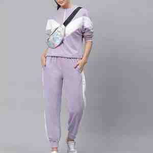 Chándal de invierno para mujer, conjunto de dos piezas con capucha y pantalones para correr con logotipo personalizado, ropa deportiva con estampado - Product Image 2