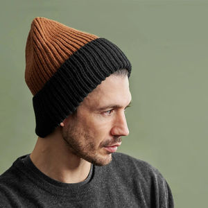 หมวกไหมพรมถักนุ่มสบาย ผลิตจากผ้าฝ้ายอย่างดี เหมาะสำหรับใส่ในฤดูหนาวหรือแฟชั่นสตรีท  มีบริการปักลายตามสั่ง - Product Image 4