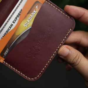 Portefeuille vertical fin n°88 en cuir pleine fleur bordeaux et brun - Product Image 6