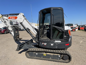 รถขุดขนาดเล็ก Bobcatts E42 รุ่น Mini Crawler Excavator แบบตีนตะขาบ พร้อมห้องโดยสารปิด สำหรับงานก่อสร้างและจัดสวน พร้อมจัดส่ง - Product Image 6