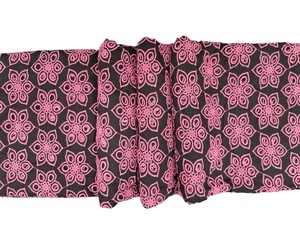 Tela de Algodón Peinado de Primera Calidad con Estampado Floral Negro para Colección de Ropa de Moda para Niñas, Disponible a Buen Precio - Product Image 4
