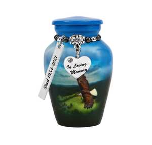 Urne miniature Aigle en vol avec option de gravure et option de breloques d'amour, en aluminium, pour cendres humaines, adulte homme femme - Product Image 2