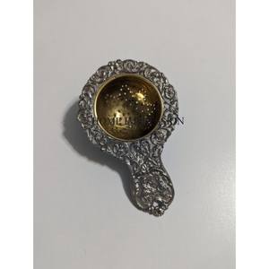 Colador de té de diseño pesado de colección de arte Vintage chapado en oro de alto grado de aluminio fundido, accesorios de utensilios de cocina de la India - Product Image 2