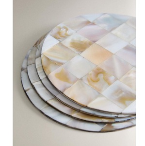 Sous-verre de luxe en nacre polie avec motif en relief, logo personnalisé, style européen durable pour la décoration intérieure - Product Image 3