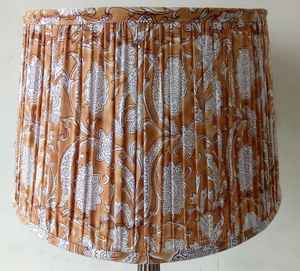 Lampadaires de table élégants en coton et lin de qualité supérieure, abat-jour en tissu doux, lueur chaleureuse et confortable pour la décoration de la maison et du bureau, dans des tailles et des couleurs personnalisées - Product Image 2