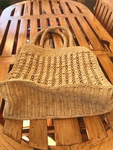 Lindo bolso de rafia para mujer de Madagascar, bolso de mano con bolsillo interior con cierre de cordón con asas de rafia y esquinas - Product Image 3