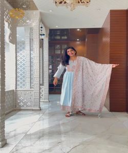 ชุดผ้าสไตล์แอฟริกันสองชิ้นสีดำชุดสองชิ้นสไตล์บูติคสไตล์ลำลองเปิดปิดยาวสีขาว - Product Image 3