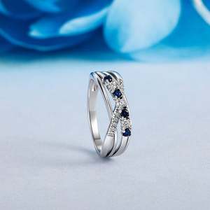 Bague de mariage torsadée personnalisée Jeulia avec pierre de naissance en or rose ou plaqué or - Product Image 4