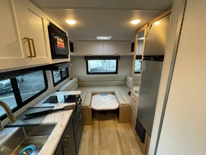 รถบ้านเคลื่อนที่รุ่นใหม่ล่าสุด ปี 2026 T-H-O-R RV M-O-T-O-R C-O-A-C-H QUANTUM LC19 - Product Image 3