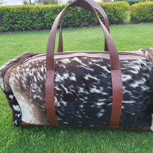 Bolsas de lona de piel de vaca con logotipo personalizado de alta calidad al por mayor, cómodas bolsas de lona de piel de vaca de uso informal de alta calidad - Product Image 2