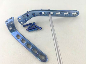 Proximal Lateral Tibia LCP 4,5/5,0mm Placas L/R 5-11H y tornillos Juego de 79 piezas - Product Image 2