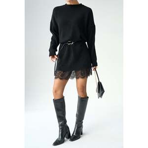 ชุดถักสีดำพร้อมรายละเอียดชายเสื้อลูกไม้ - Product Image 2