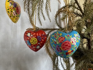 Handcrafted Paper Mache Heart-Shaped Christmas Ornament Eco Friendly & Festive Holiday Decoration - Product Image 3