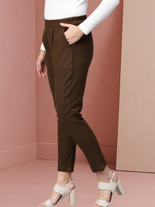 Pantalones Casuales de Algodón para Mujer, Corte Regular, Color Marrón, Cómodos para Uso Diario, Ideales para Oficina y Viajes - Product Image 4