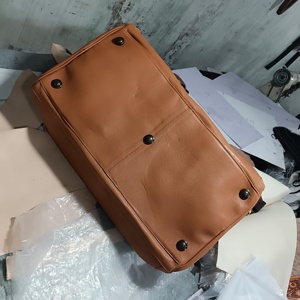 กระเป๋าหนังคุณภาพพรีเมียมวีคเอนเดอร์กระเป๋าเดินทางแบบตะวันตกสำหรับผู้หญิงกระเป๋าทรงดัฟเฟิลกระเป๋าเดินทางแฟชั่นลายวัวออกแบบได้ตามต้องการ - Product Image 4