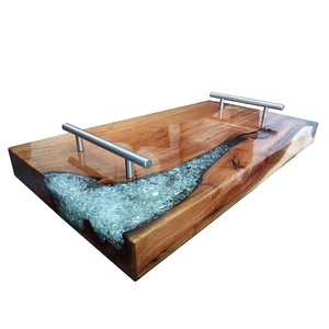 Bandeja de servicio de madera natural con asas de metal Artesanía de resina epoxi para restaurantes y hoteles - Product Image 5