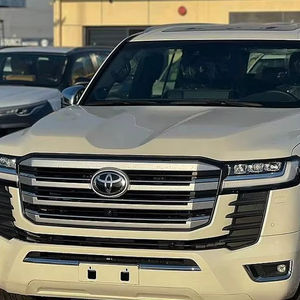 Blanco 2024 T o y o t a L a n d C r u i s e r VXR Twin Turbo con asientos de cuero Transmisión automática Navegación Bluetooth - Product Image 1