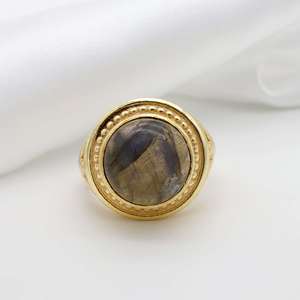 แหวนทองเหลืองชุบทอง18K อัญมณีสีดำตัวหนาทันสมัยสำหรับสาวๆงานหมั้น - Product Image 2