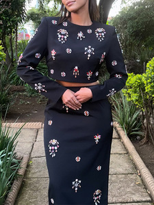 Nuovo ed elegante completo due pezzi 2025: <span class=keywords><strong>top</strong></span> girocollo con strass <span class=keywords><strong>e</strong></span> <span class=keywords><strong>gonna</strong></span> <span class=keywords><strong>lunga</strong></span> <span class=keywords><strong>a</strong></span> <span class=keywords><strong>vita</strong></span> <span class=keywords><strong>alta</strong></span>. - Product Image 1