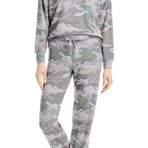 Survêtements camouflage sur mesure pour femmes, tissu doux, coupe décontractée, parfaits pour un style décontracté et streetwear. - Product Image 6