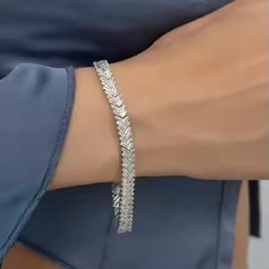 Pulsera de diamantes de diseño único de moda en oro blanco de 10K/ 14K/ 18Kt con diamantes - Product Image 2