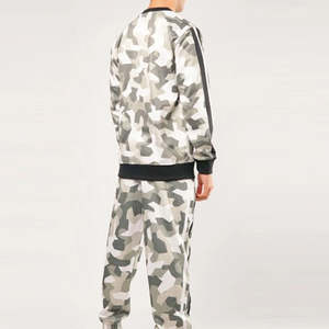 Conjunto de chándal de lana de invierno personalizado Unisex de alto impacto con MOQ bajo y conjunto de pantalones de chándal con capucha al por mayor - Product Image 4