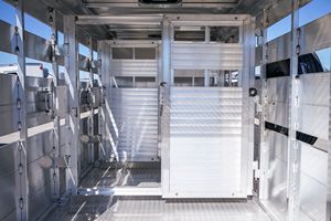 Mejor Precio de Mercado para Remolque Ganadero de Aluminio de Calidad con Eje Doble y Soporte para Llanta de Repuesto para Transporte de Caballos, Ovejas, Vacas y Cerdos - Product Image 4