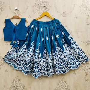 ชุดเลเฮนกาโชลีเด็กยาวถึงพื้นปักลายสีเขียวรามา ของชอริยัม แฟชั่น |   ชุดชาติพันธุ์สำหรับเด็กผู้หญิงขายส่งสำหรับงานแต่งงานและงานดิวาลี - Product Image 2