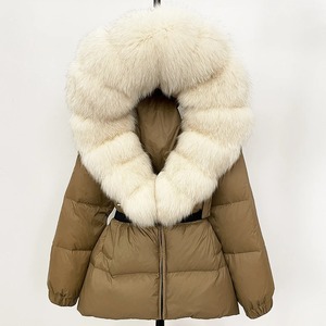 Manteau noir pour femme avec col en fourrure, manches longues, fermeture éclair, chaud et épais pour l'hiver, couleur unie, longueur moyenne, tissé, coupe-vent - Product Image 5