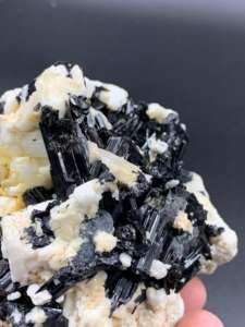 Collection de pierres précieuses en vrac de tourmaline noire naturelle spectaculaire pour la guérison, Skardu Pakistan - En solde ! Pierre précieuse luminescente 710g - Product Image 6