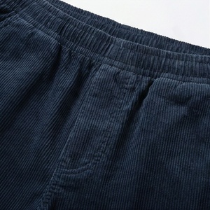 Pantalon cargo en velours côtelé pour homme avec taille élastique et plusieurs poches, coupe décontractée, pantalon décontracté pour tous les jours et les activités de plein air - Product Image 4