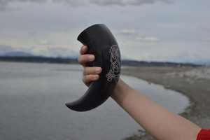 Cuerno para beber moderno hecho a mano ecológico de lujo, trabajo tallado para cerveza/vino/cuerno de búfalo pulido al agua para uso en fiestas en casa India - Product Image 6