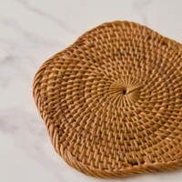 Ensemble de sous-verres en rotin tissé à la main avec bordure festonnée Dessous de verre en osier naturel Accessoires de table décoratifs faits à la main