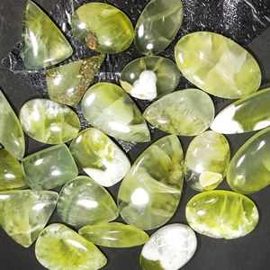 พลอยเพรนไนต์สีเหลืองธรรมชาติคุณภาพสูงจากราชสถาน รูปทรงคละแบบ น้ำหนักเบา สำหรับทำเครื่องประดับ - Product Image 1