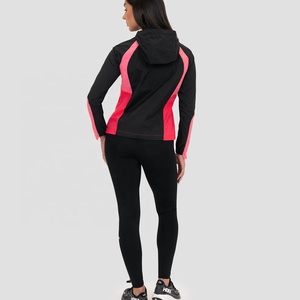 Conjuntos de pantalones cortos cortavientos de poliéster de nailon 100% para mujer de alta calidad, chaquetas cortas con capucha estampadas, pantalones cortos cortavientos de montaña - Product Image 3