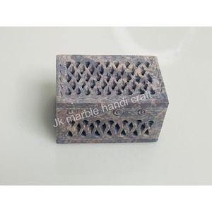 Caja tallada de esteatita tallada, diseño Jali, caja decorativa india de mármol, hermoso diseño y joyero - Product Image 1