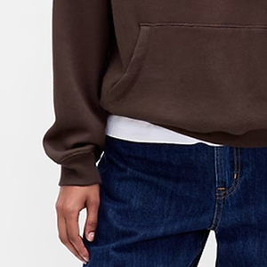 Sweat-shirt pour femmes modernes avec un aspect uni et propre, service OEM pour les acheteurs en gros, coupe ample avec poches kangourou et logo personnalisé - Product Image 3